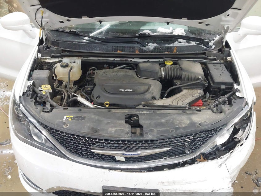 2018 Chrysler Pacifica Touring Plus VIN: 2C4RC1FG7JR128266 Lot: 43658926