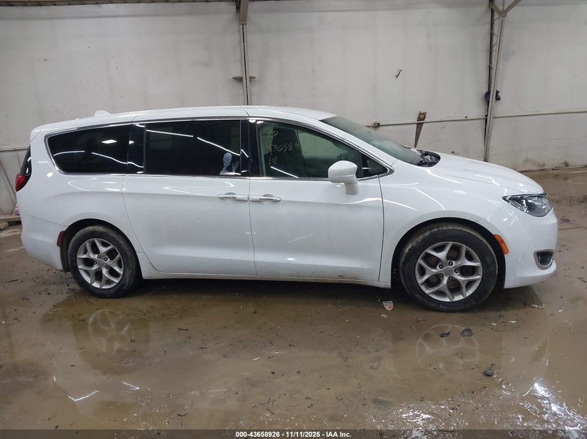 2018 Chrysler Pacifica Touring Plus VIN: 2C4RC1FG7JR128266 Lot: 43658926