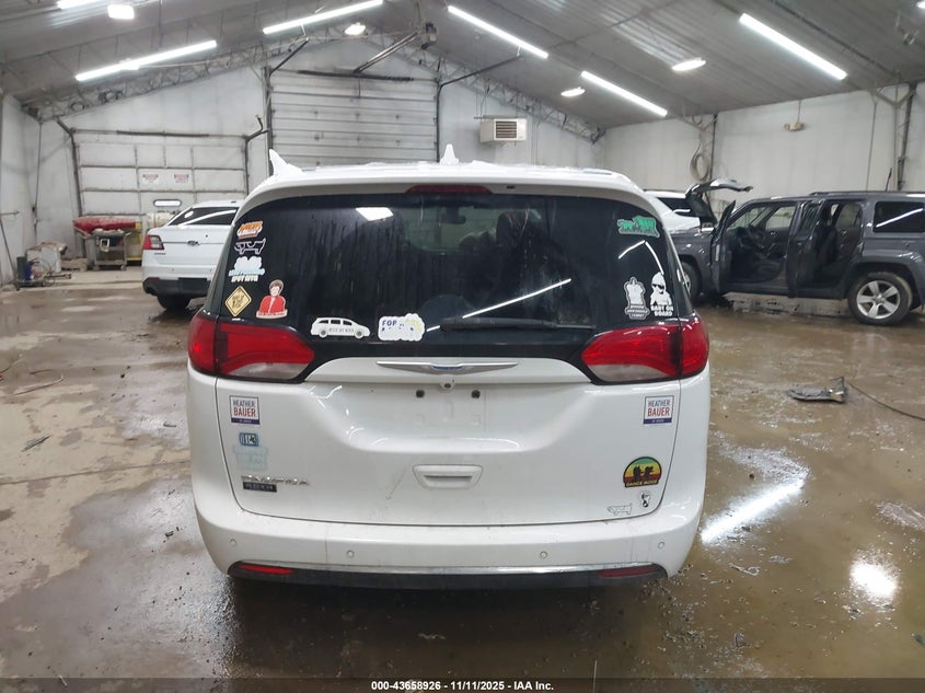 2018 Chrysler Pacifica Touring Plus VIN: 2C4RC1FG7JR128266 Lot: 43658926