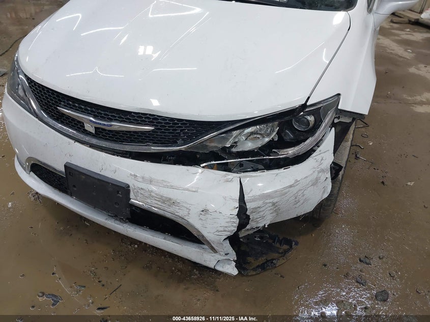 2018 Chrysler Pacifica Touring Plus VIN: 2C4RC1FG7JR128266 Lot: 43658926