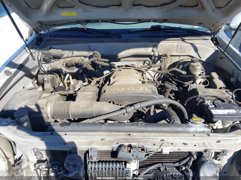 2004 Toyota Sequoia Sr5 V8 VIN: 5TDZT34AX4S207419 Lot: 43658952