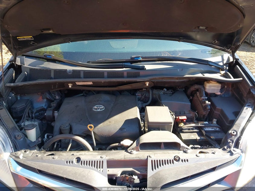 2018 Toyota Sienna Xle 8 Passenger VIN: 5TDYZ3DC4JS927774 Lot: 43659273