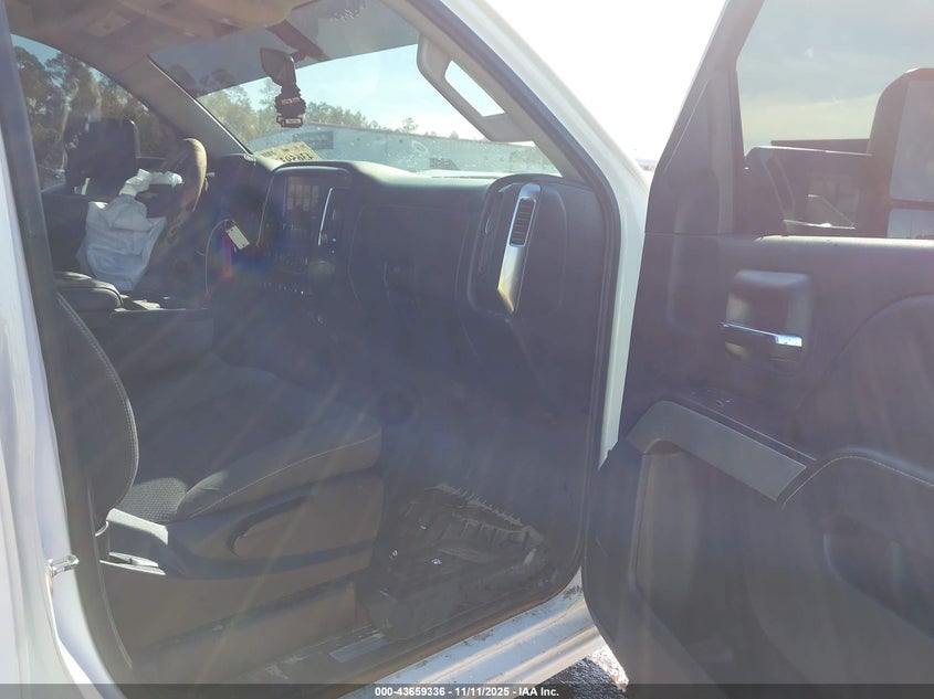3GCUKREC2JG587074 2018 CHEVROLET SILVERADO photo no. 5