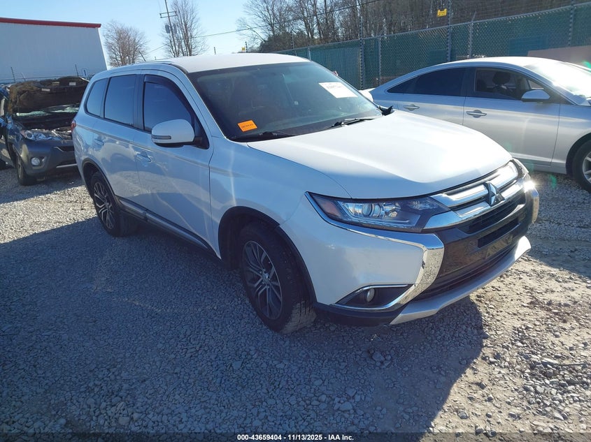 MITSUBISHI OUTLANDER SE