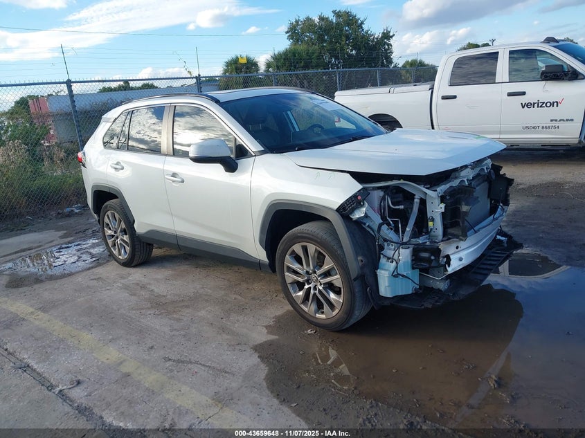 TOYOTA RAV4 XLE PREMIUM