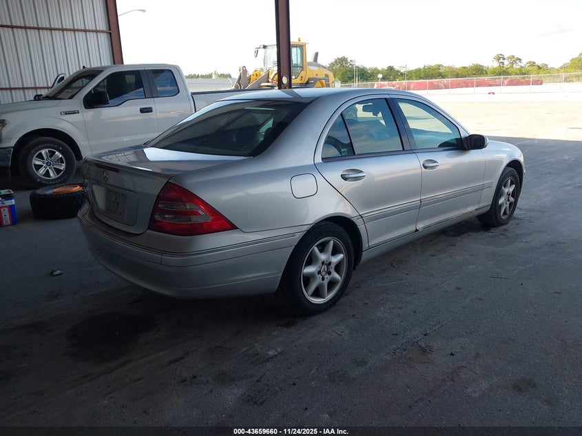 WDBRF64J03F333035 2003 MERCEDES-BENZ C-KLASSE photo no. 4