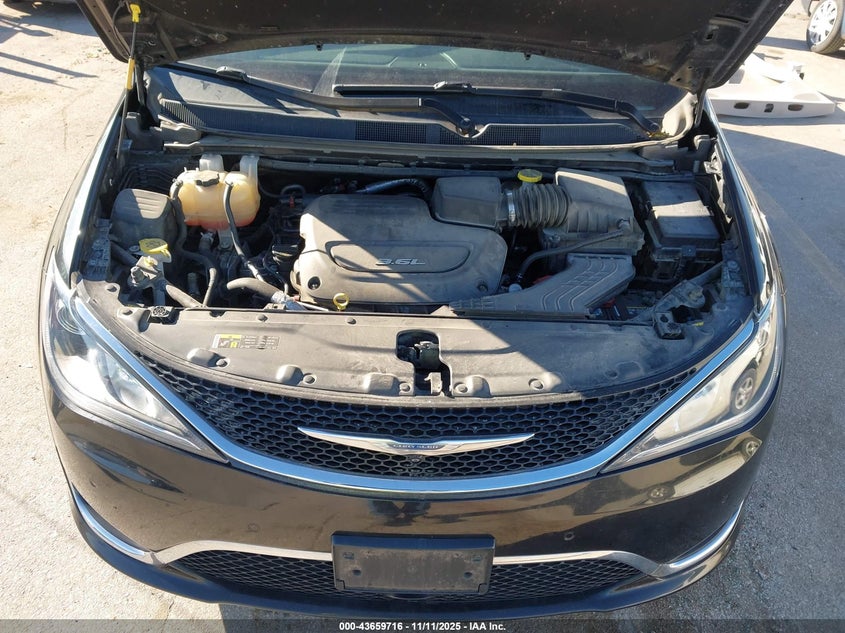 2017 Chrysler Pacifica Limited VIN: 2C4RC1GG6HR620456 Lot: 43659716