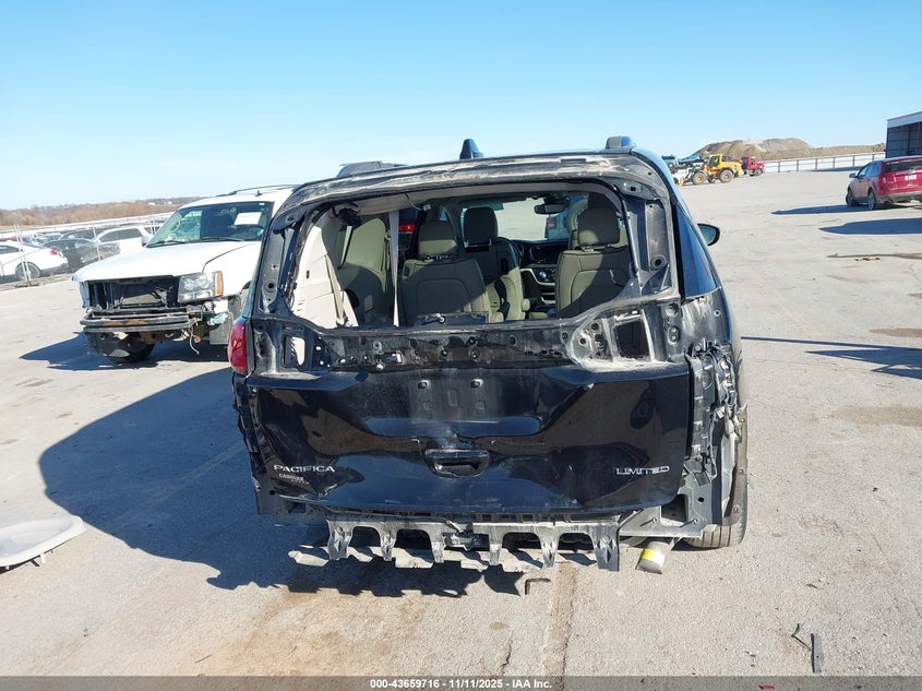 2017 Chrysler Pacifica Limited VIN: 2C4RC1GG6HR620456 Lot: 43659716