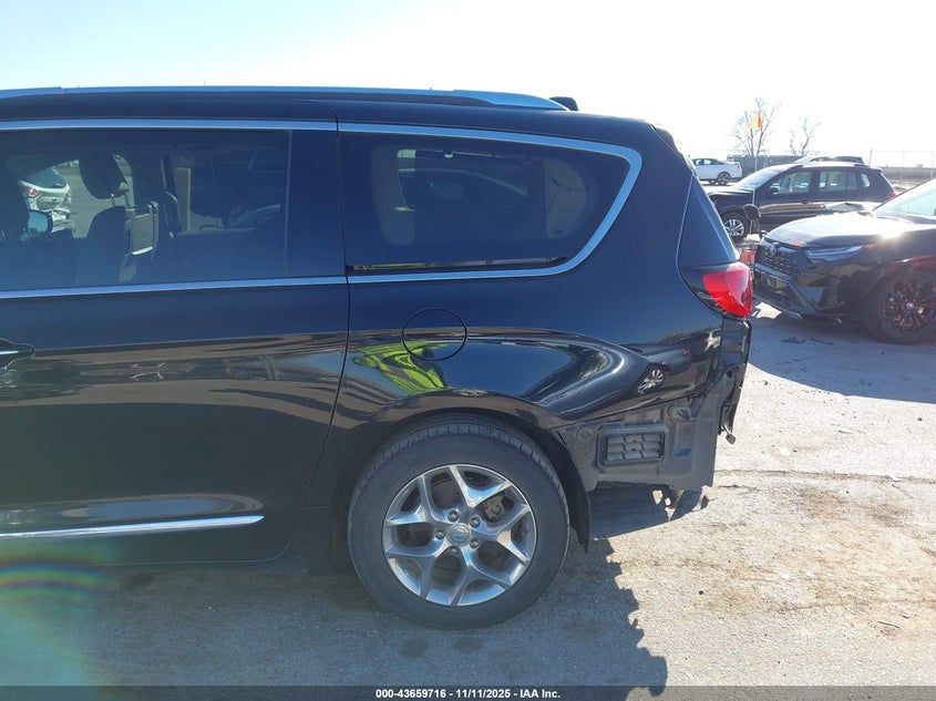 2017 Chrysler Pacifica Limited VIN: 2C4RC1GG6HR620456 Lot: 43659716