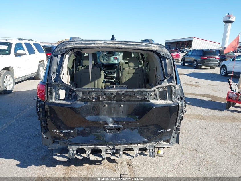 2017 Chrysler Pacifica Limited VIN: 2C4RC1GG6HR620456 Lot: 43659716