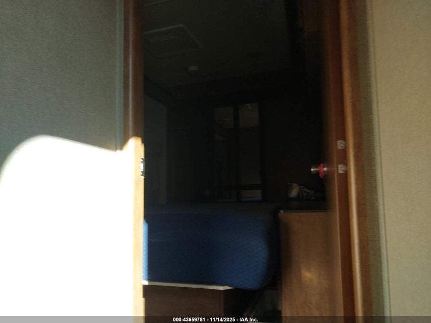 573TR3828H3310880 2017   photo no. 5