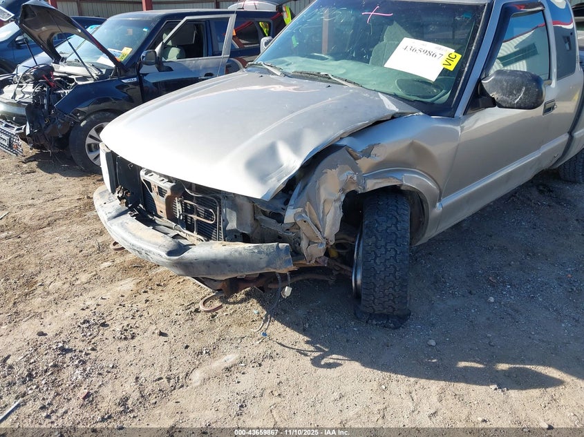 2000 GMC Sonoma Sls VIN: 1GTDT19W0YK178870 Lot: 43659867