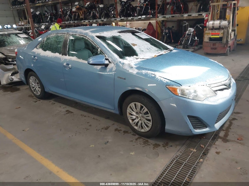 TOYOTA CAMRY HYBRID LE