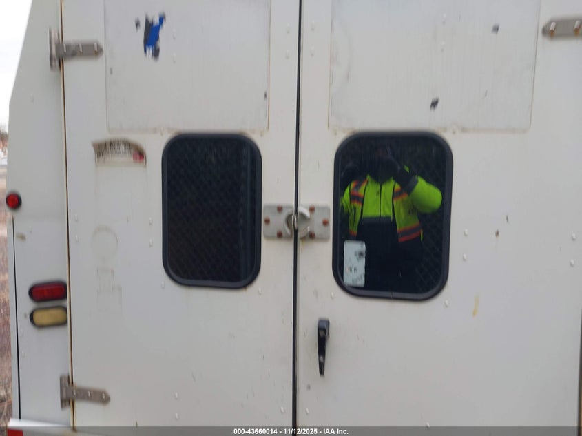 2008 Chevrolet Express Cutaway Work Van VIN: 1GBJG31K581207138 Lot: 43660014