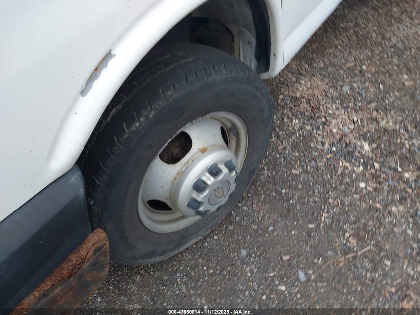 2008 Chevrolet Express Cutaway Work Van VIN: 1GBJG31K581207138 Lot: 43660014