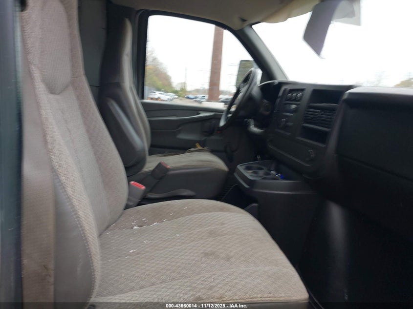 2008 Chevrolet Express Cutaway Work Van VIN: 1GBJG31K581207138 Lot: 43660014