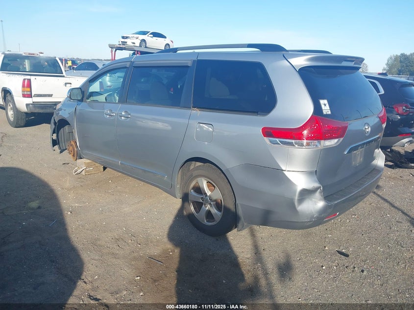 5TDKK3DC5ES520028 2014 TOYOTA SIENNA photo no. 3
