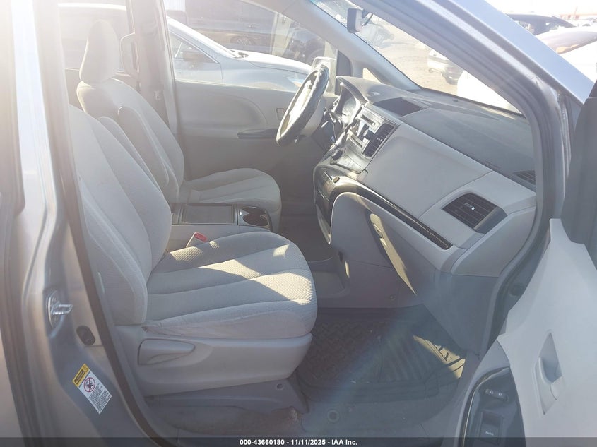 5TDKK3DC5ES520028 2014 TOYOTA SIENNA photo no. 5