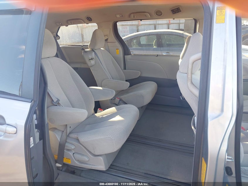 5TDKK3DC5ES520028 2014 TOYOTA SIENNA photo no. 8