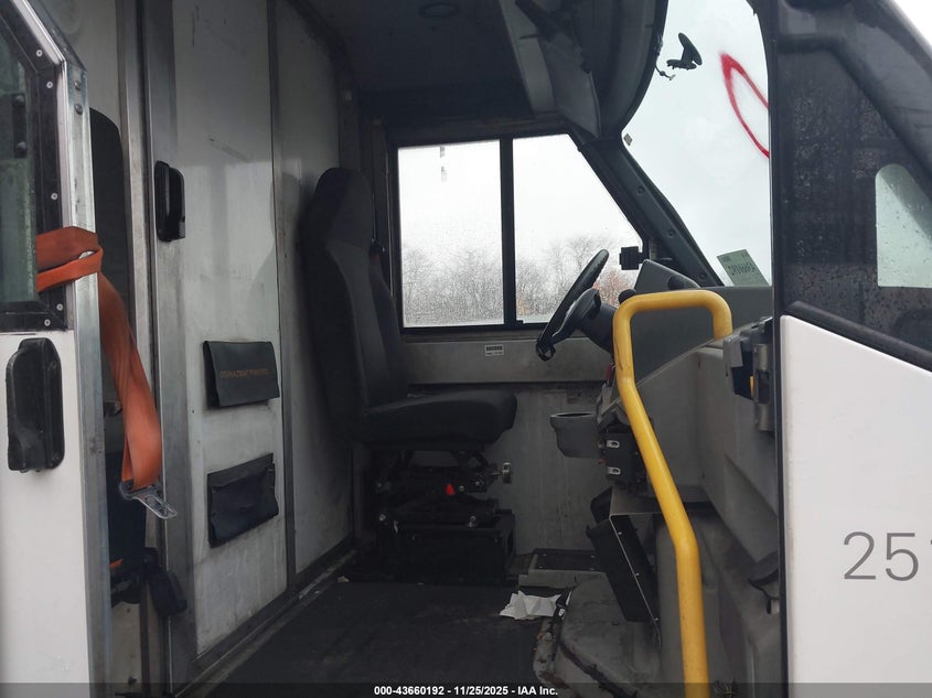 2012 Isuzu Commercial Van VIN: JALB4T172C7W00426 Lot: 43660192