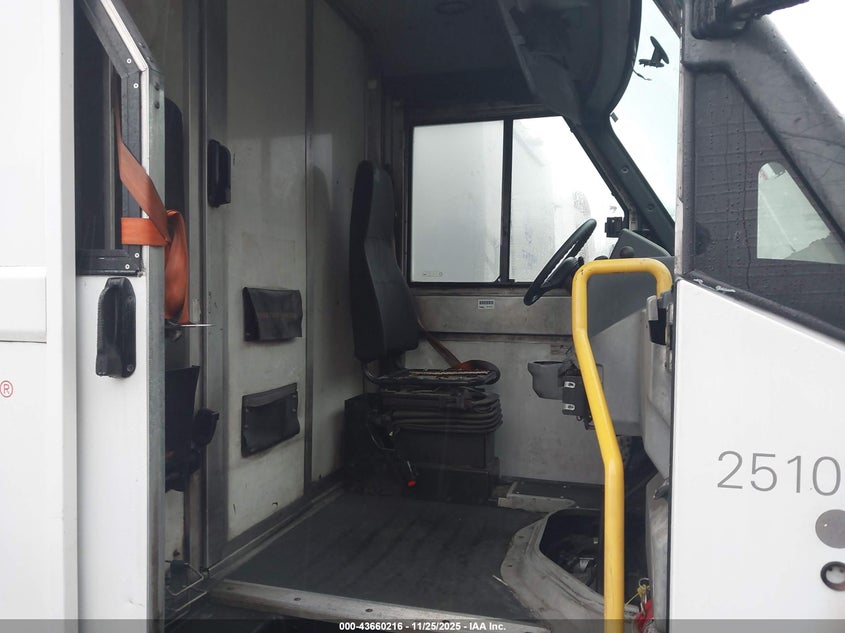 2012 Isuzu Commercial Van VIN: JALB4T170C7W00425 Lot: 43660216