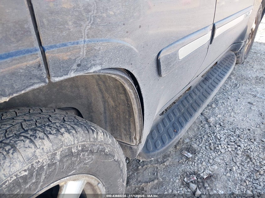 2005 GMC Envoy Slt VIN: 1GKDT13S752332741 Lot: 43660235