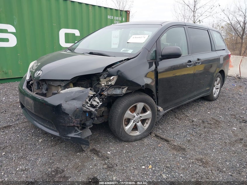5TDZK3DC9FS538905 2015 TOYOTA SIENNA photo no. 2