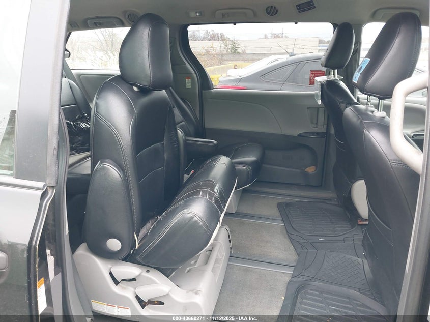 5TDZK3DC9FS538905 2015 TOYOTA SIENNA photo no. 8