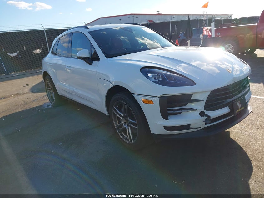 PORSCHE MACAN