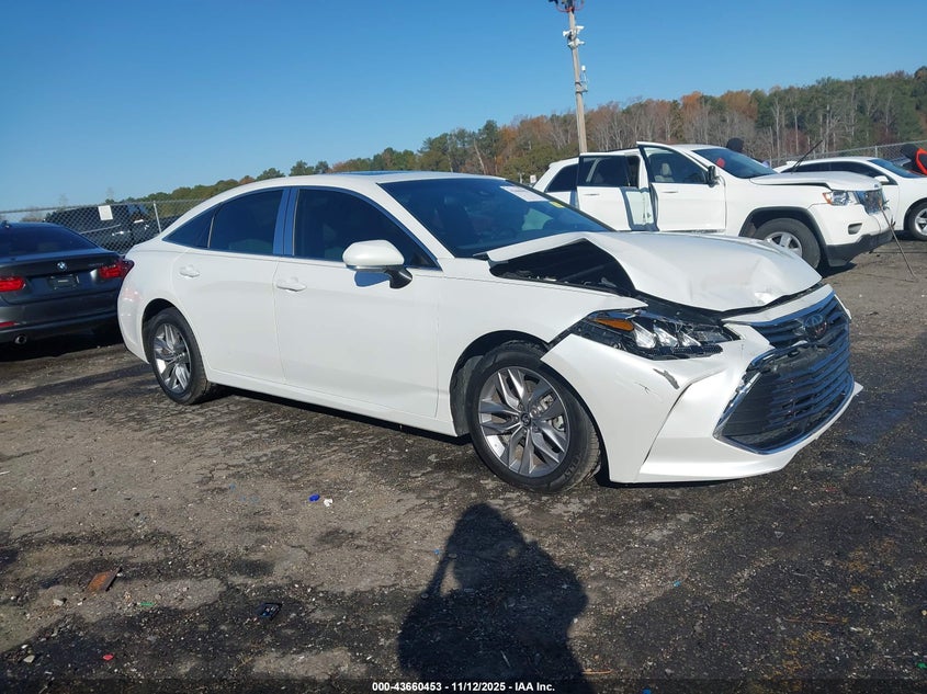TOYOTA AVALON XLE