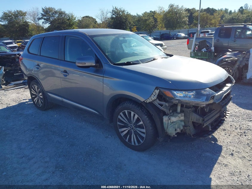 MITSUBISHI OUTLANDER SE