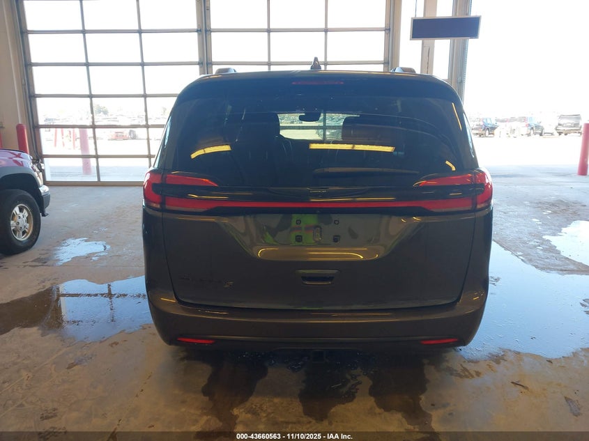 2021 Chrysler Pacifica Touring L VIN: 2C4RC1BG0MR560157 Lot: 43660563