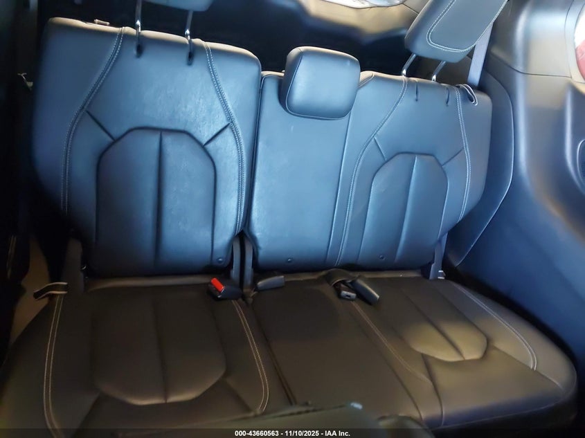 2021 Chrysler Pacifica Touring L VIN: 2C4RC1BG0MR560157 Lot: 43660563