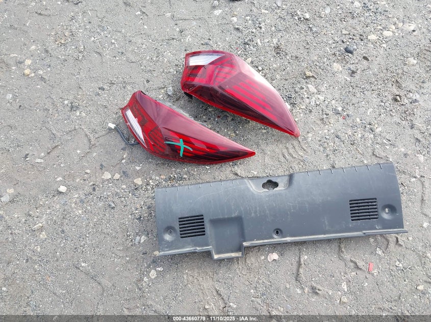 2020 HYUNDAI ELANTRA SE - KMHD74LF0LU070563