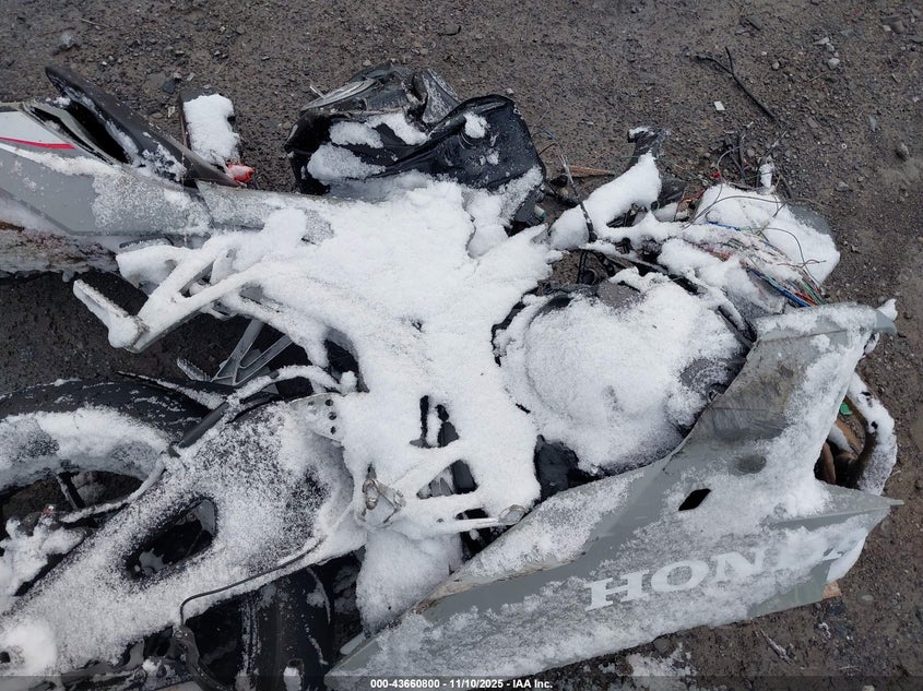 2026 Honda Cbr600 Rr VIN: JH2PC40H1TK300181 Lot: 43660800