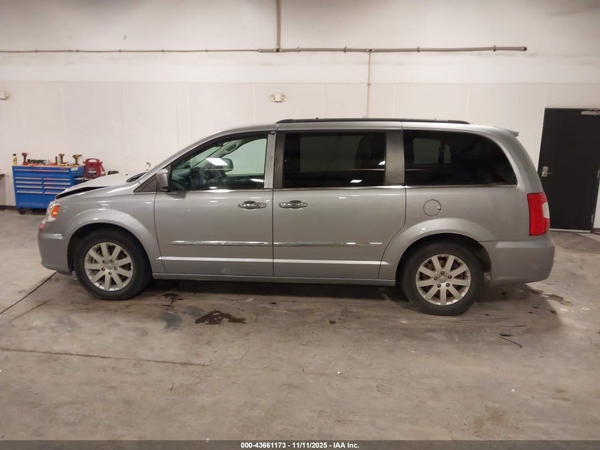 2016 Chrysler Town & Country Touring VIN: 2C4RC1BG8GR120921 Lot: 43661173