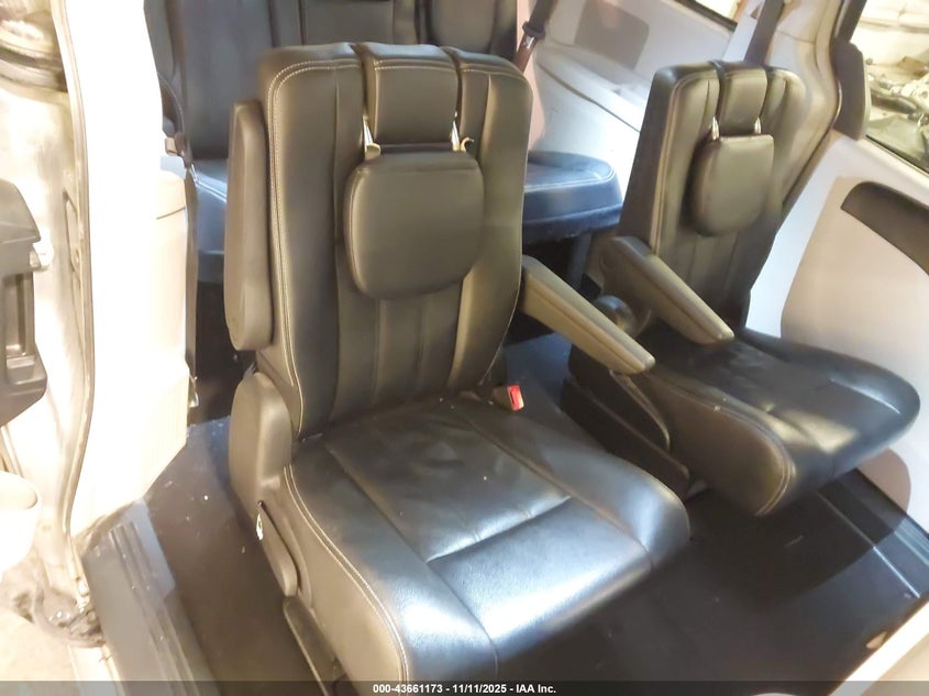 2016 Chrysler Town & Country Touring VIN: 2C4RC1BG8GR120921 Lot: 43661173