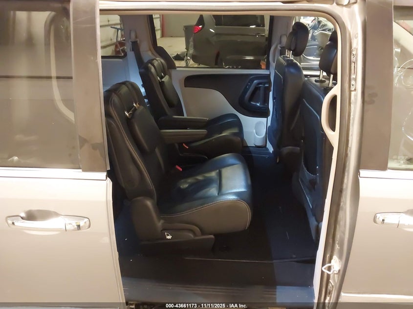 2016 Chrysler Town & Country Touring VIN: 2C4RC1BG8GR120921 Lot: 43661173