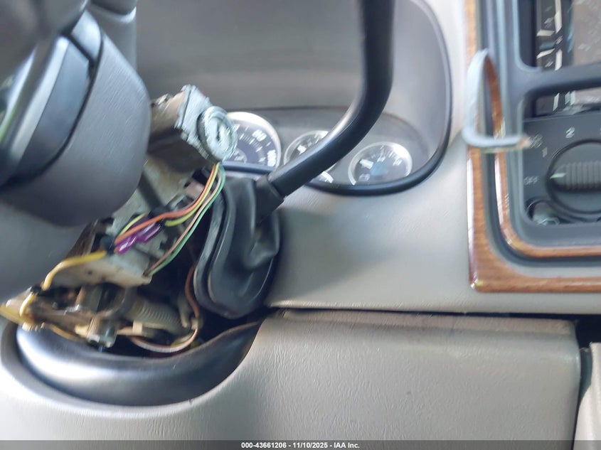 2000 GMC Sierra 1500 Sle VIN: 1GTEC14V3YZ303595 Lot: 43661206