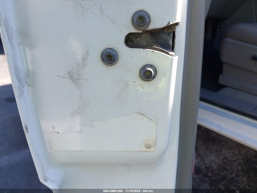 2000 GMC Sierra 1500 Sle VIN: 1GTEC14V3YZ303595 Lot: 43661206