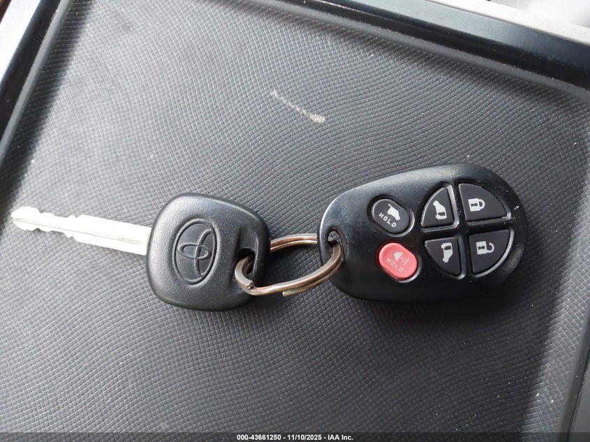 5TDYK3DCXES436166 2014 TOYOTA SIENNA photo no. 11