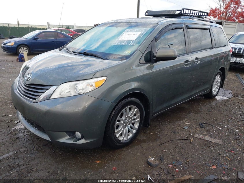5TDYK3DCXES436166 2014 TOYOTA SIENNA photo no. 2