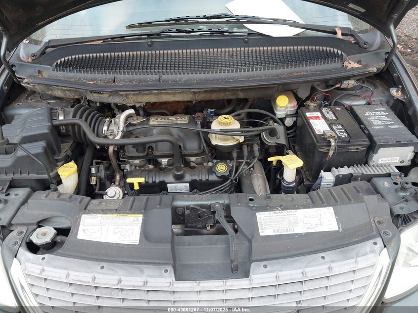 2002 Chrysler Town & Country Limited VIN: 2C8GP64L02R561338 Lot: 43661287