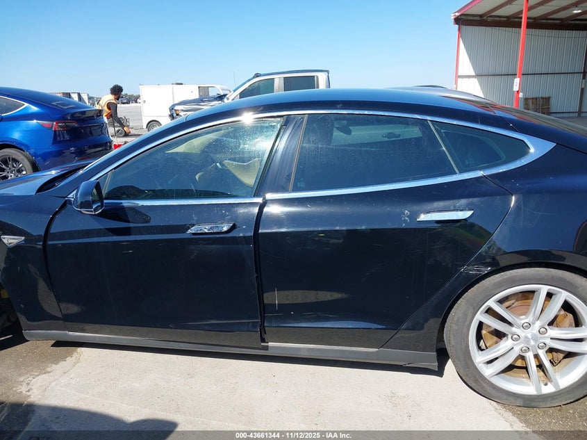 2014 Tesla Model S P85 VIN: 5YJSA1H11EFP30503 Lot: 43661344