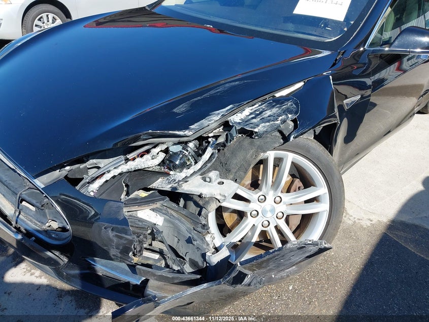 2014 Tesla Model S P85 VIN: 5YJSA1H11EFP30503 Lot: 43661344