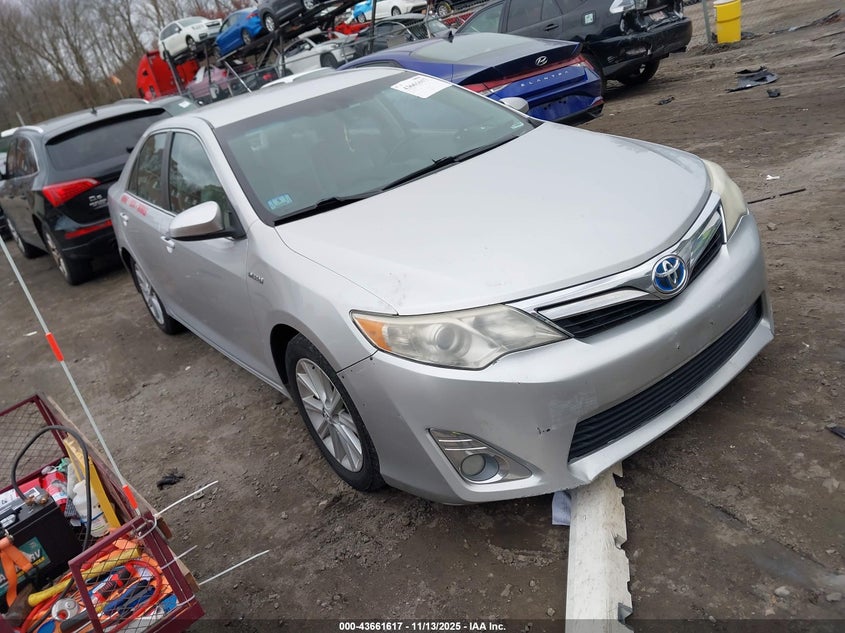 TOYOTA CAMRY HYBRID XLE