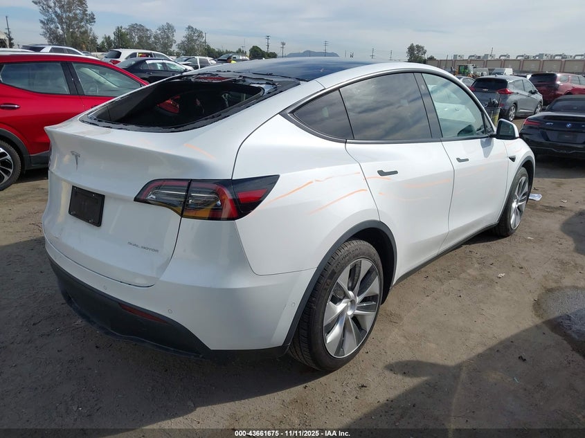 TESLA MODEL Y - zdjęcie 4