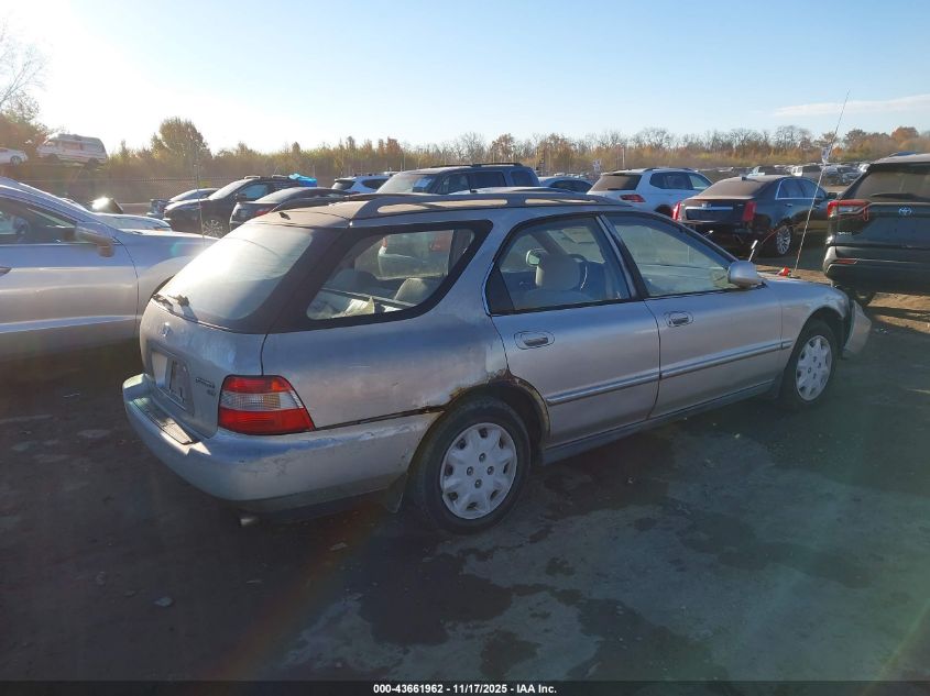 1HGCE1899TA003597 1996 HONDA ACCORD photo no. 4