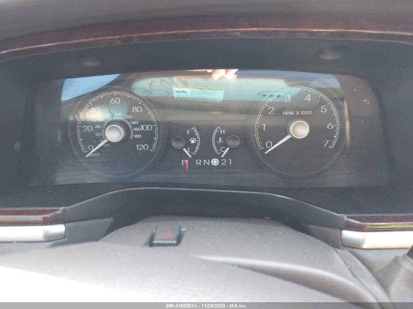 2006 Lincoln Town Car Signature Limited VIN: 1LNHM82V96Y627848 Lot: 43662012