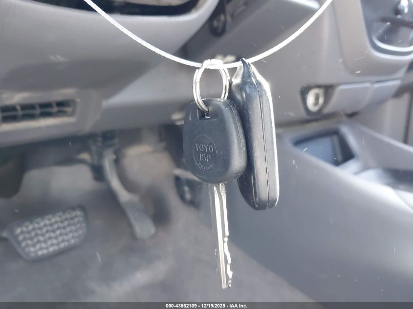 2004 Toyota Tundra Limited V8 VIN: 5TBET38184S460661 Lot: 43662109